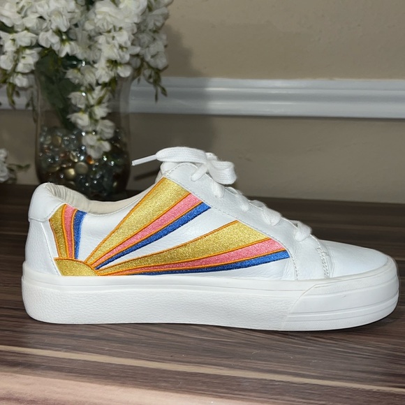 Gianni Bini daydreaming, rainbow sneakers - Picture 5 of 12